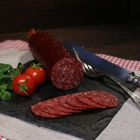 Salami mit Tomaten